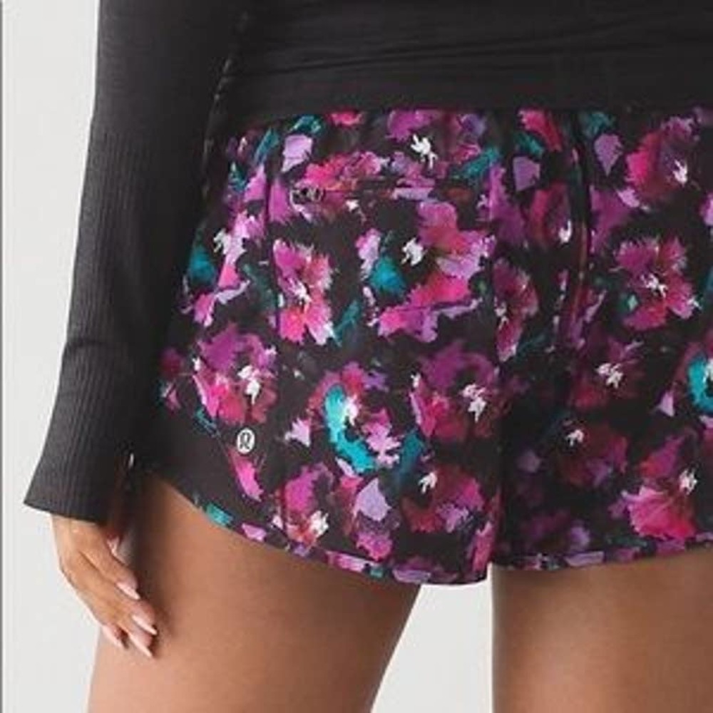 Lululemon Hotty Hot Short Mesh Mini Midnight Bloom Black Deep Fuschia Sz 10